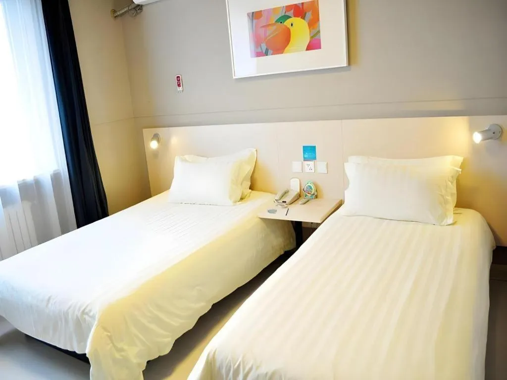 Bed in Jinjiang Inn - Xishan Road