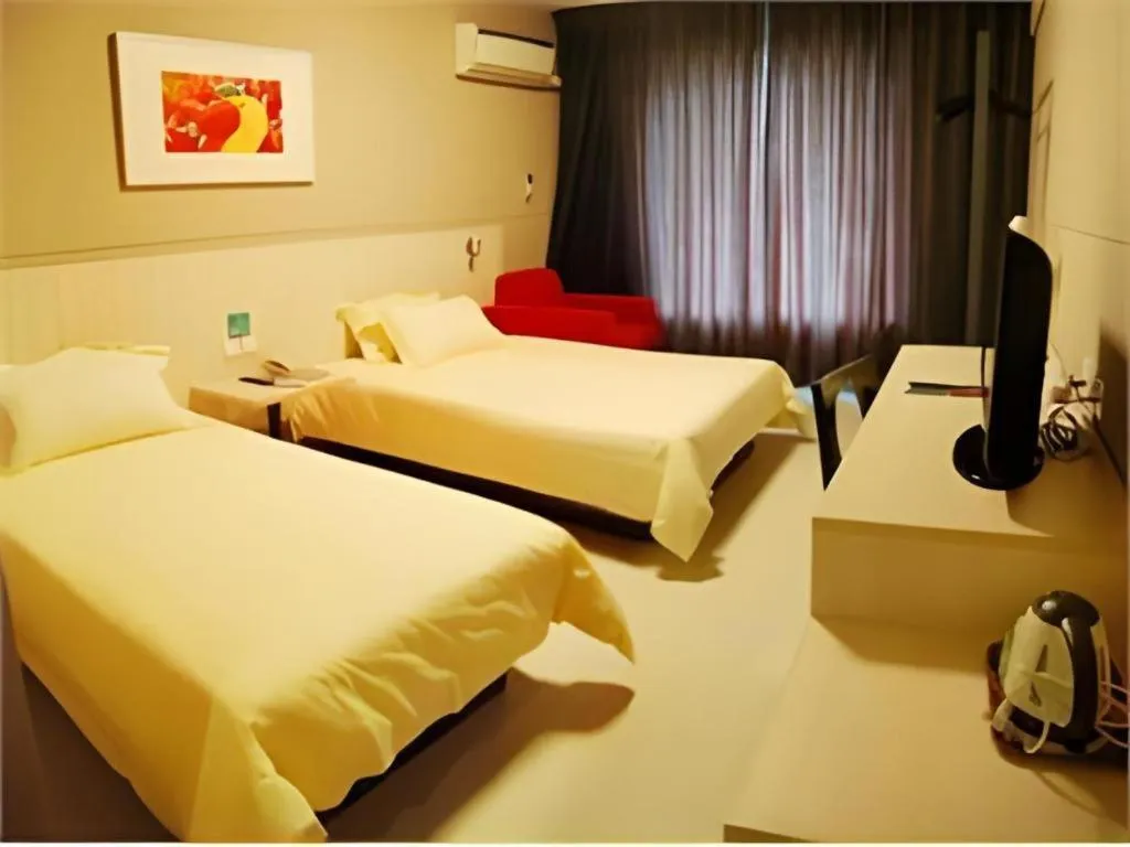 Bed in Jinjiang Inn - Xishan Road
