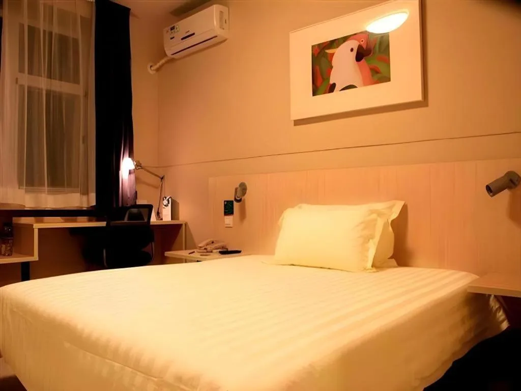 Bed in Jinjiang Inn - Xishan Road
