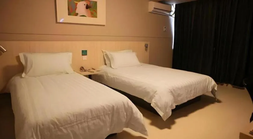 Bed in Jinjiang Inn - Xishan Road