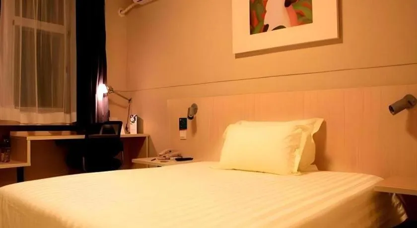 Bed in Jinjiang Inn - Xishan Road