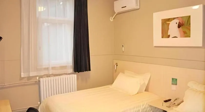 Bed in Jinjiang Inn Jiaozuo Gymnasium