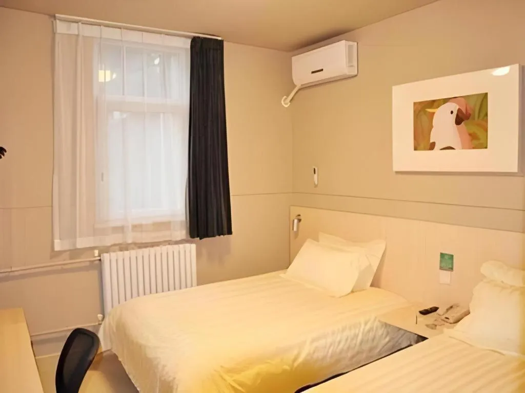 Bed in Jinjiang Inn Jiaozuo Gymnasium