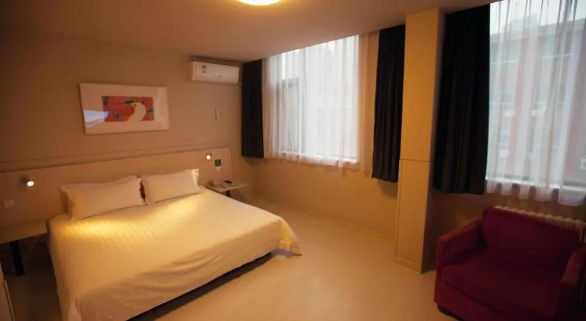 Bed in Jinjiang Inn Xian Dayan Tower Lijia Village Metro Station Jinxi Street