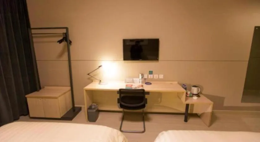 Bed in Jinjiang Inn Qianan Middle Yanshan Road Branch