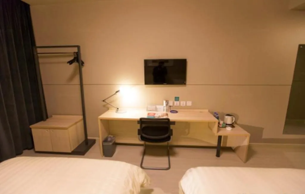 Bed in Jinjiang Inn Qianan Middle Yanshan Road Branch