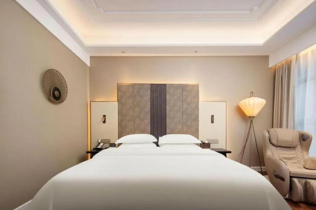 Bed in Jinjiang Metropolo Hotel - Taizhou Wanda Plaza