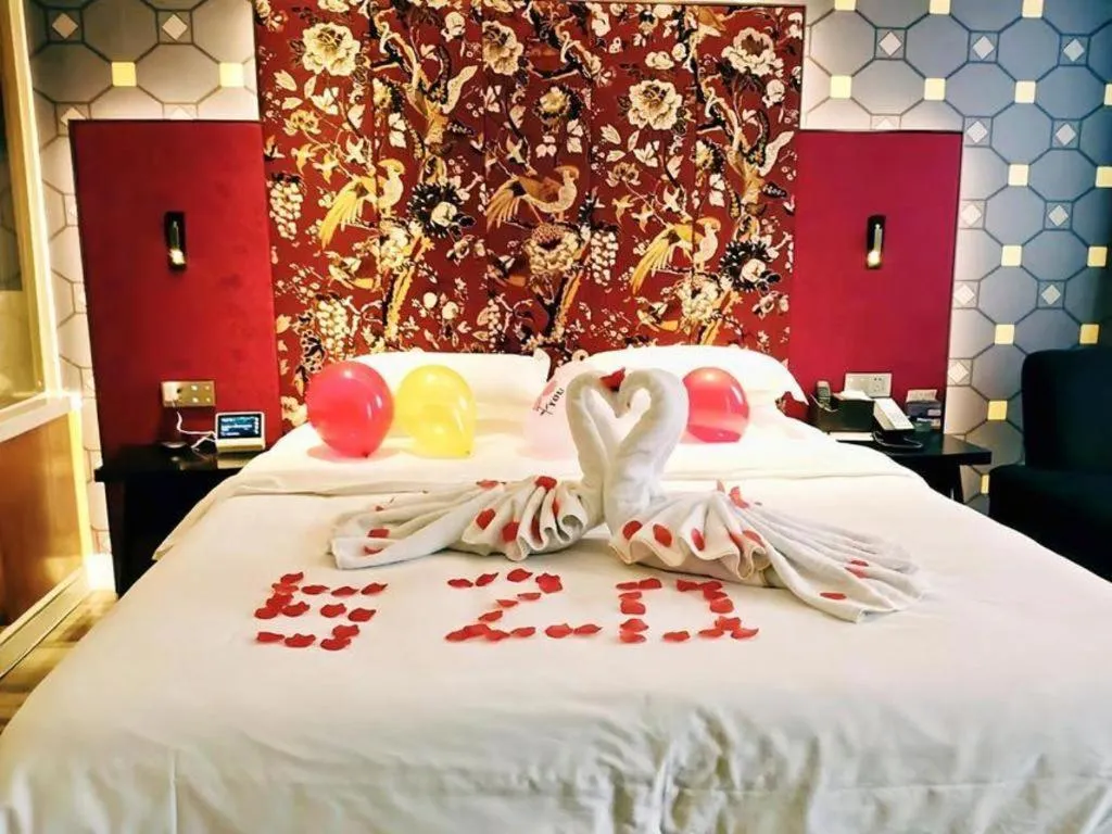 Bed in Jinjiang Metropolo Hotel - Taizhou Wanda Plaza