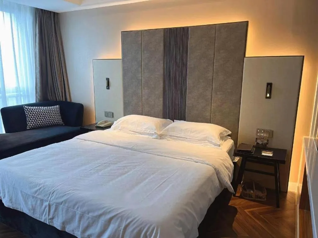 Bed in Jinjiang Metropolo Hotel - Taizhou Wanda Plaza