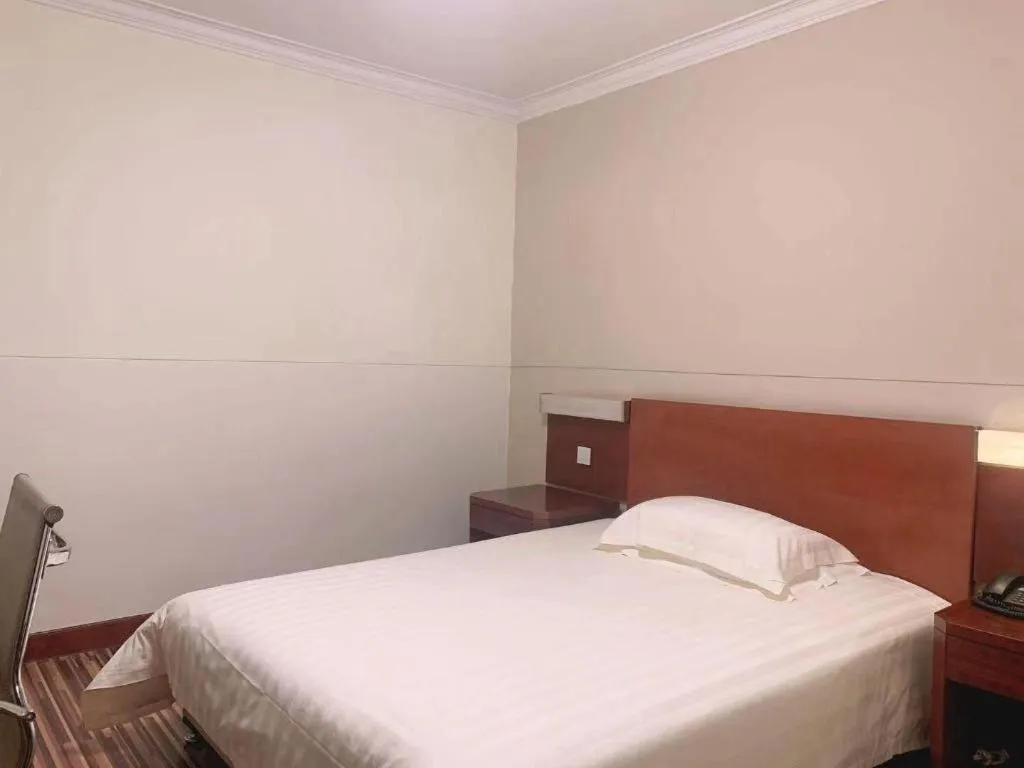 Bed in Jinjiang Inn Shanghai North Bund Yangpu Bridge Branch
