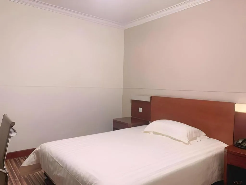 Bed in Jinjiang Inn Shanghai North Bund Yangpu Bridge Branch