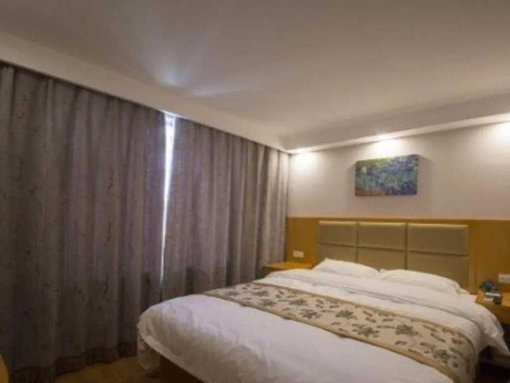 Bed in GreenTree Inn Jiangsu Xuzhou Western 3rd Ring Road Xiyuan Express Hotel