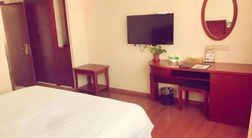 Bed in GreenTree Inn Jiangxi Shangrao Qianshan Ehu Avenue Express Hotel