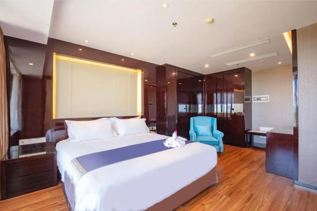 Bed in FOGER YACHT HOTEL