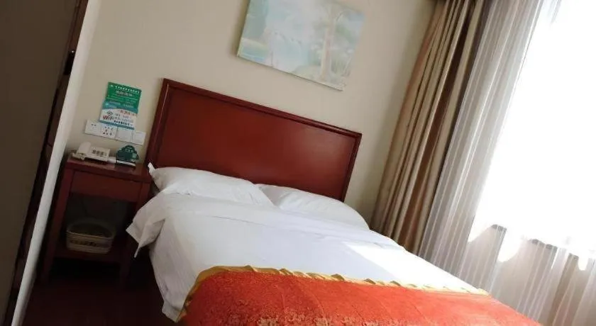 Bed in GreenTree Inn Linyi Feixian Jianshe Road Express Hotel