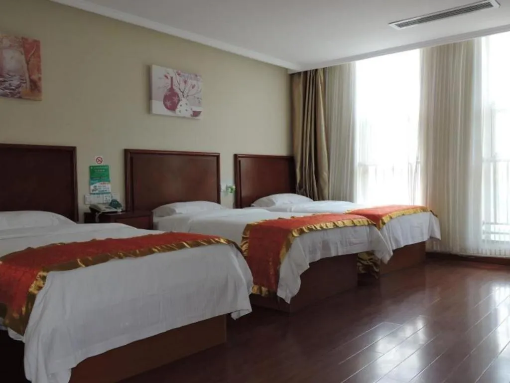 Bed in GreenTree Inn Linyi Feixian Jianshe Road Express Hotel