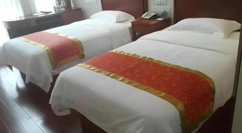 Bed in GreenTree Inn Linyi Feixian Jianshe Road Express Hotel