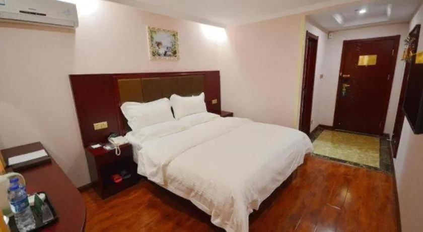 Bed in GreenTree Inn Linyi Feixian Jianshe Road Express Hotel