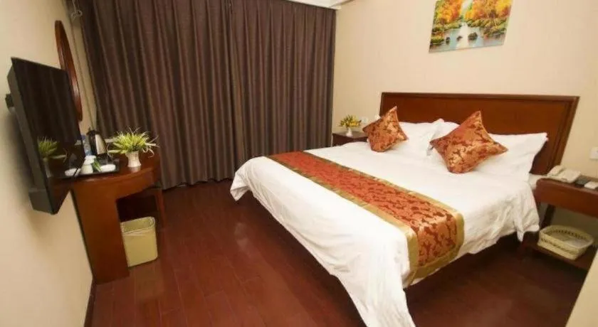 Bed in GreenTree Inn Linyi Feixian Jianshe Road Express Hotel