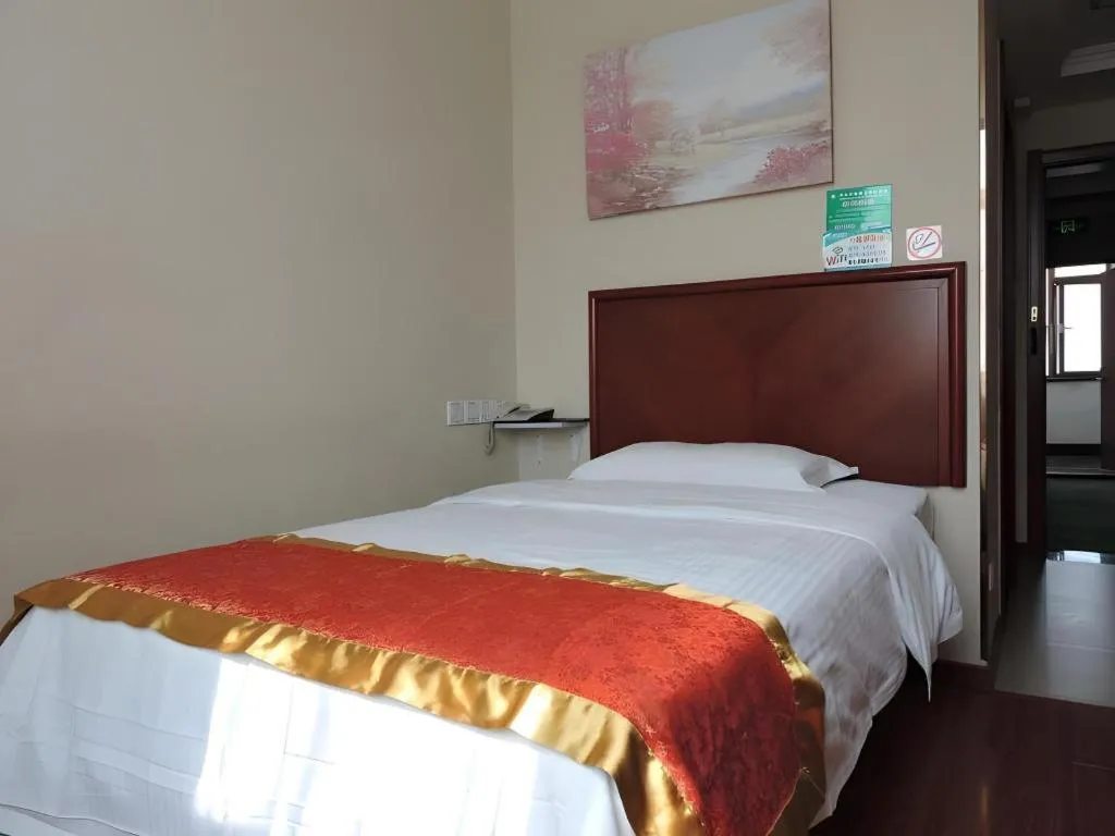 Bed in GreenTree Inn Linyi Feixian Jianshe Road Express Hotel