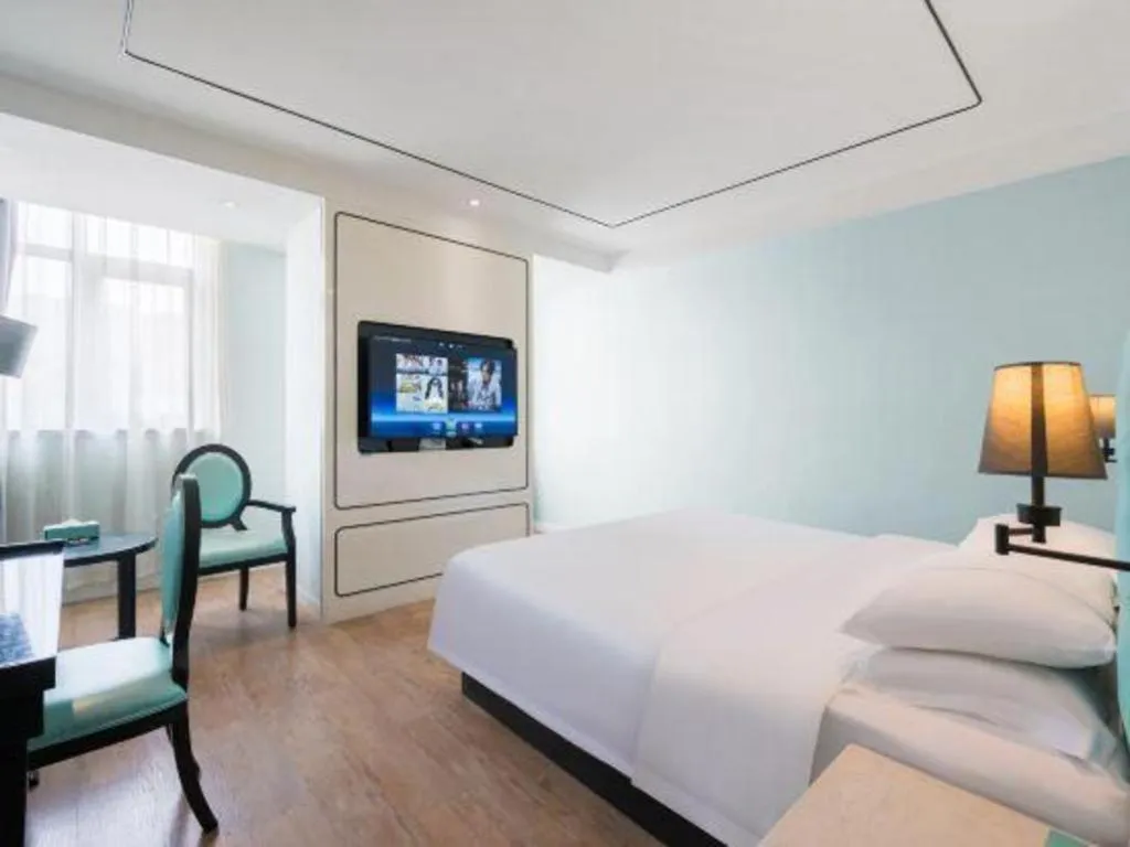 Bed in Qingdao Galaxy Holiday Hotel