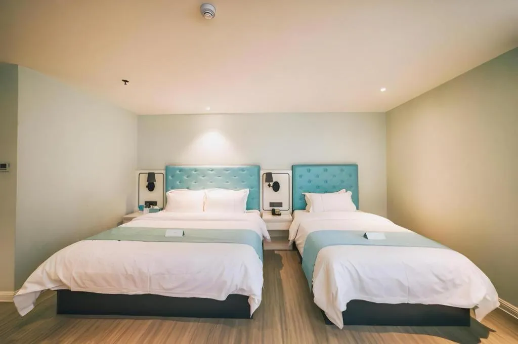 Bed in Qingdao Galaxy Holiday Hotel