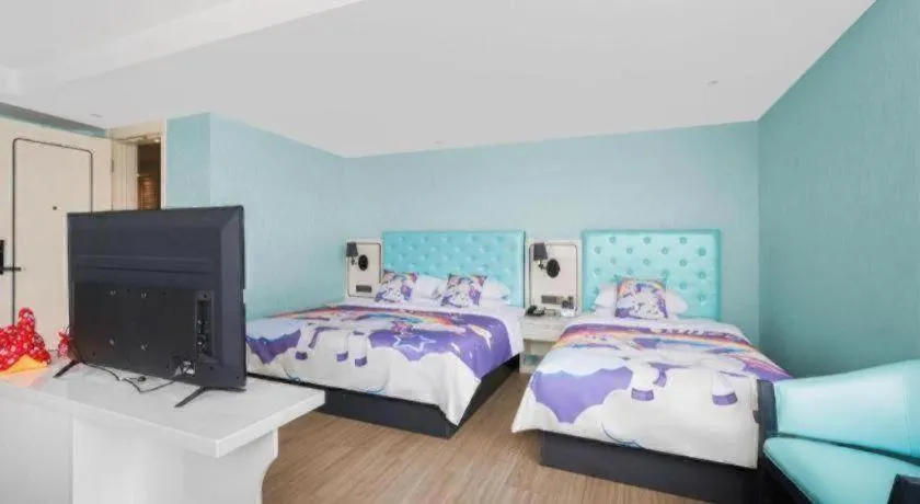 Bed in Qingdao Galaxy Holiday Hotel