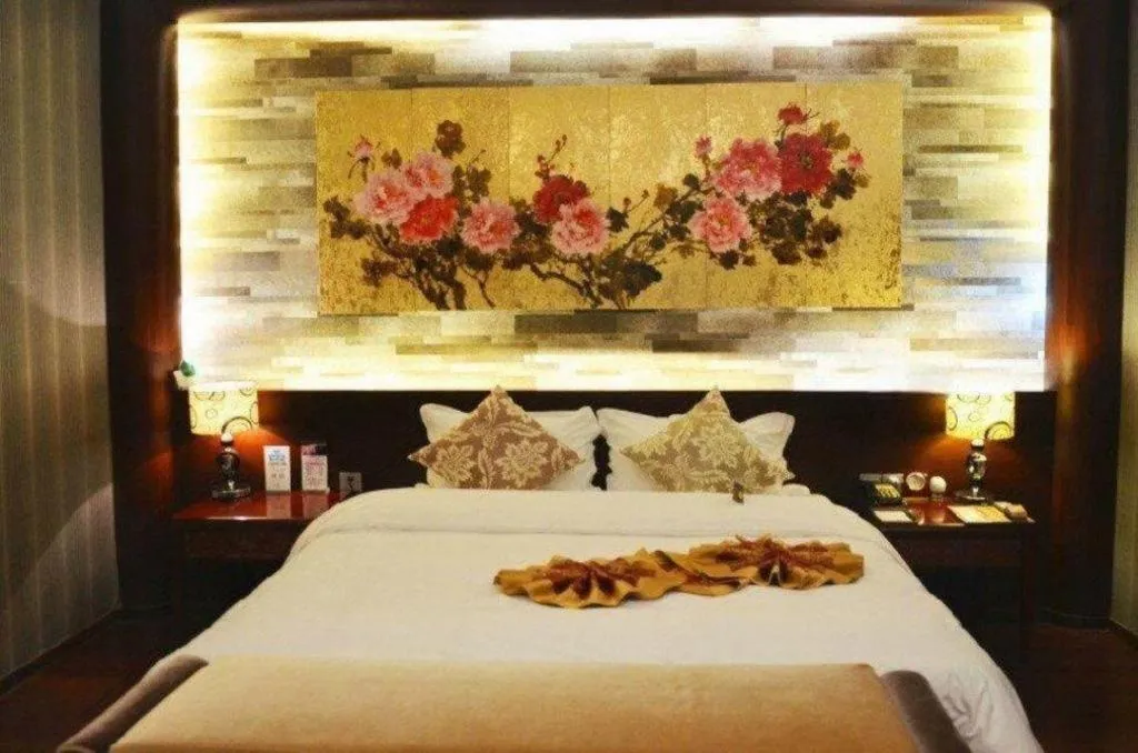 Bed in Suzhou Phoenix Hotspring Resort