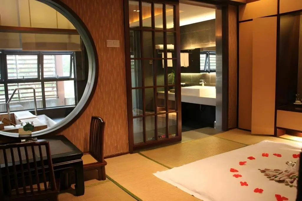 Bed in Suzhou Phoenix Hotspring Resort