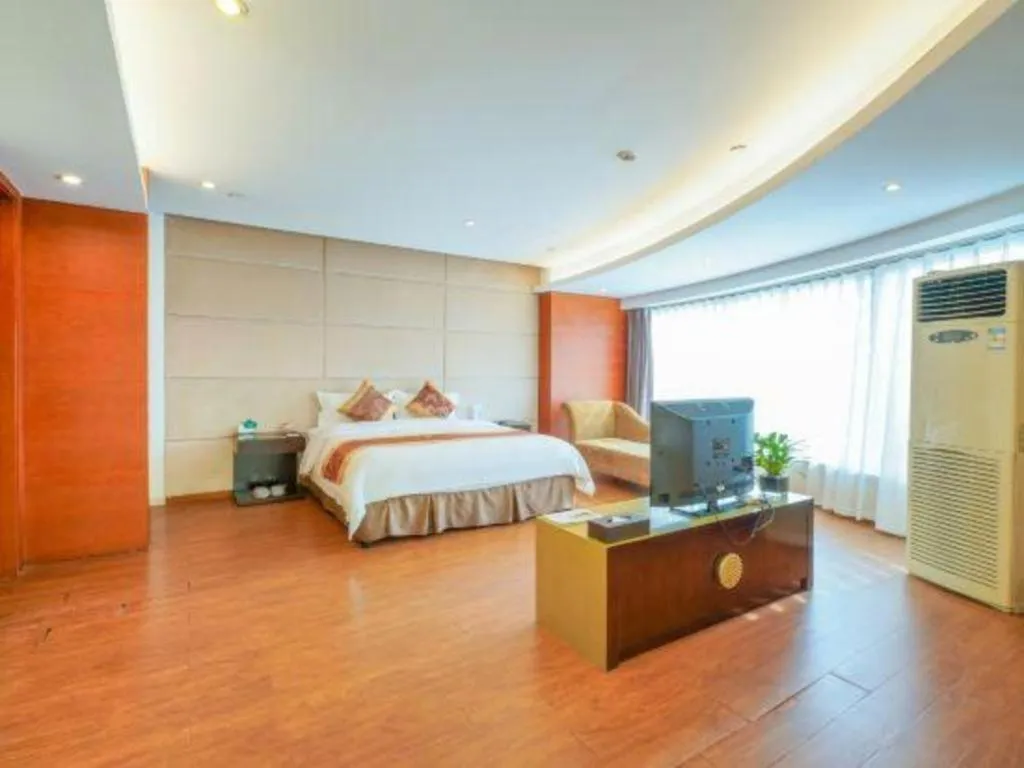 Bed in Suzhou Phoenix Hotspring Resort