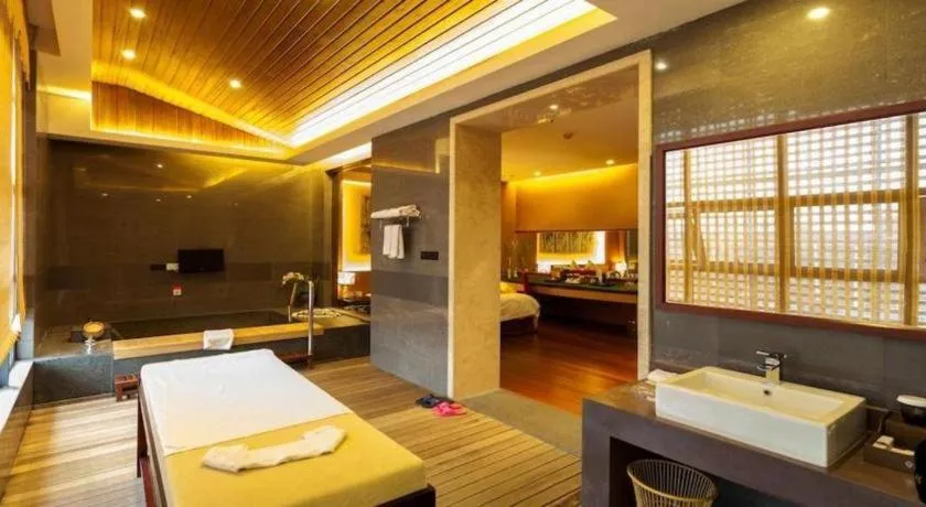 Bed in Suzhou Phoenix Hotspring Resort