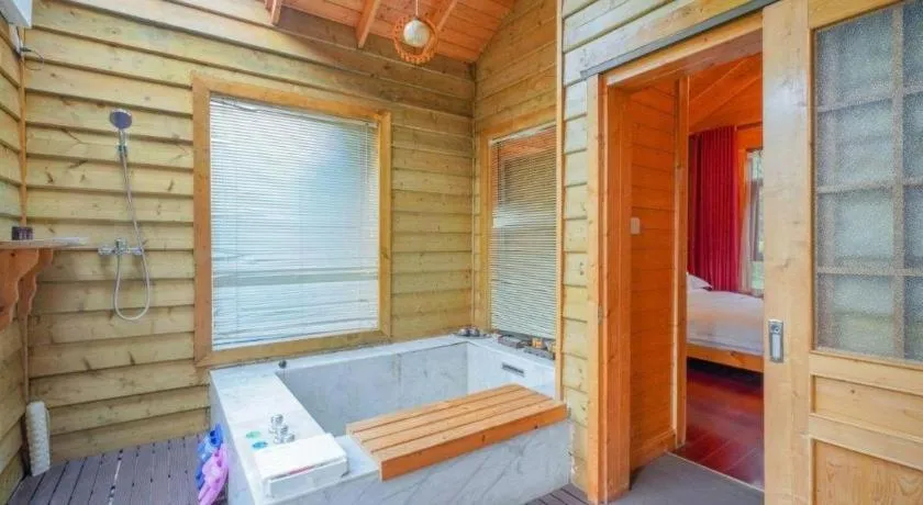 Bed in Suzhou Phoenix Hotspring Resort