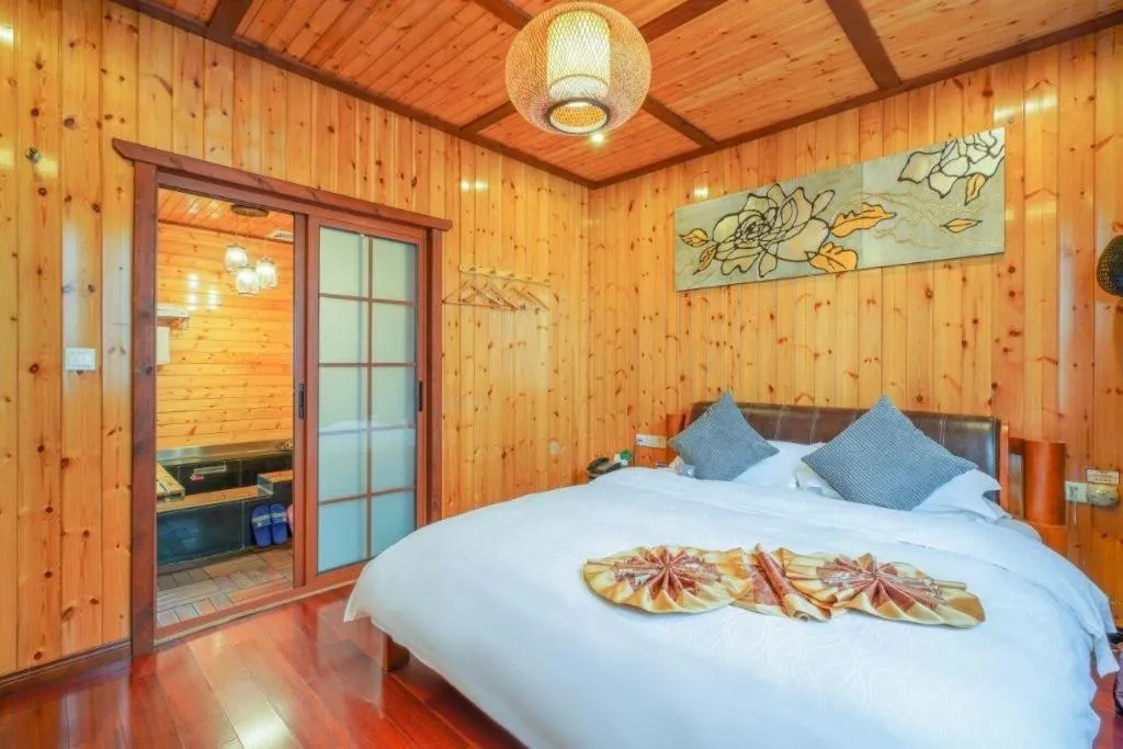 Bed in Suzhou Phoenix Hotspring Resort