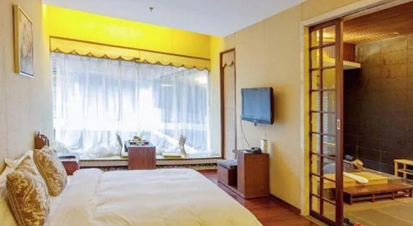 Bed in Suzhou Phoenix Hotspring Resort