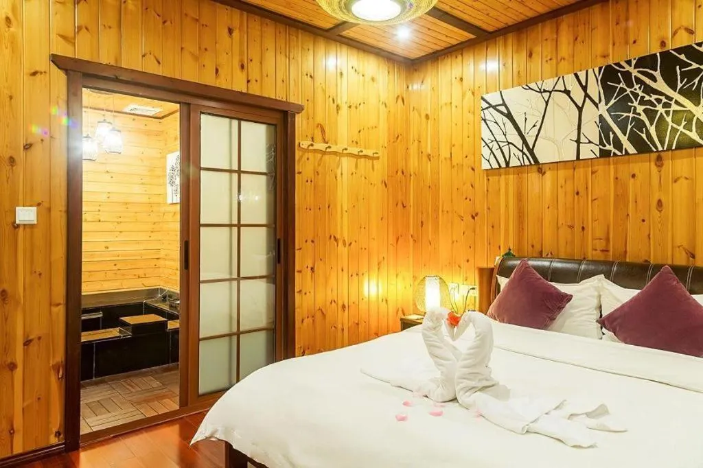 Bed in Suzhou Phoenix Hotspring Resort