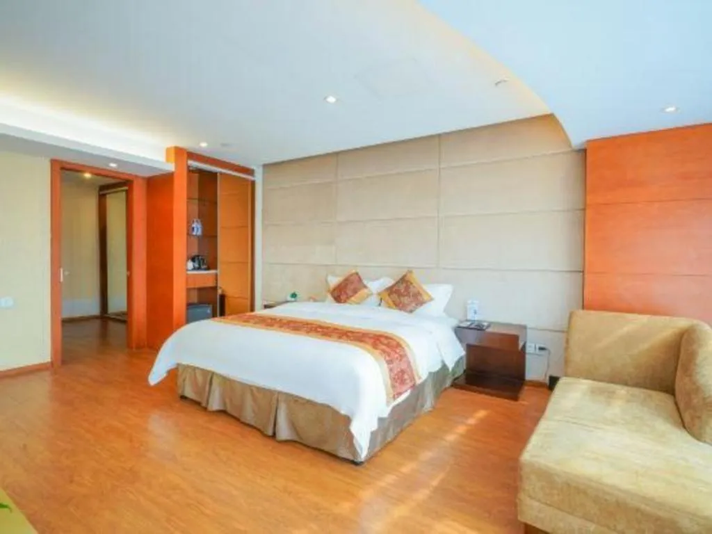 Bed in Suzhou Phoenix Hotspring Resort