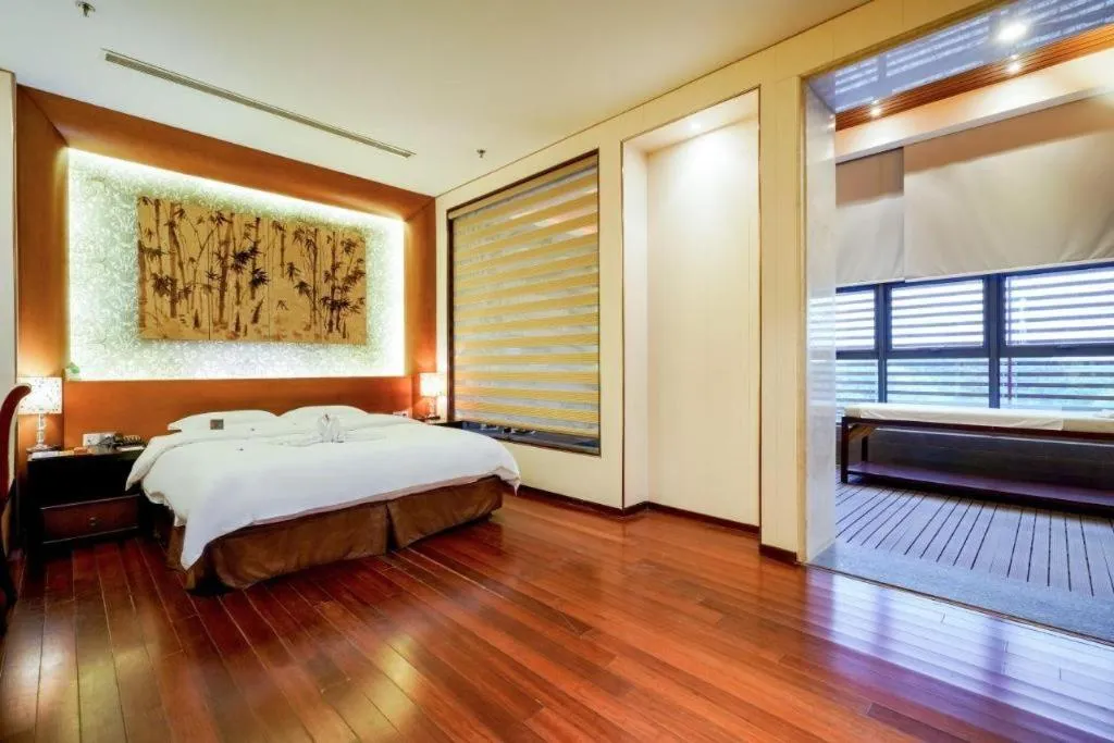 Bed in Suzhou Phoenix Hotspring Resort