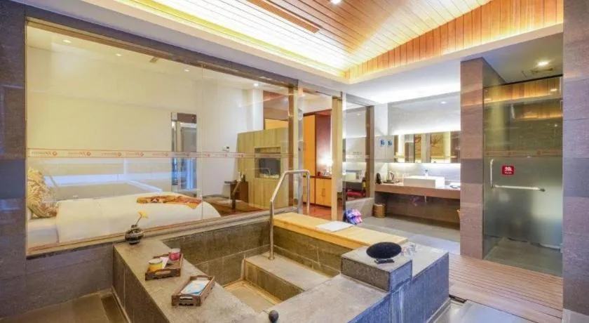 Bed in Suzhou Phoenix Hotspring Resort