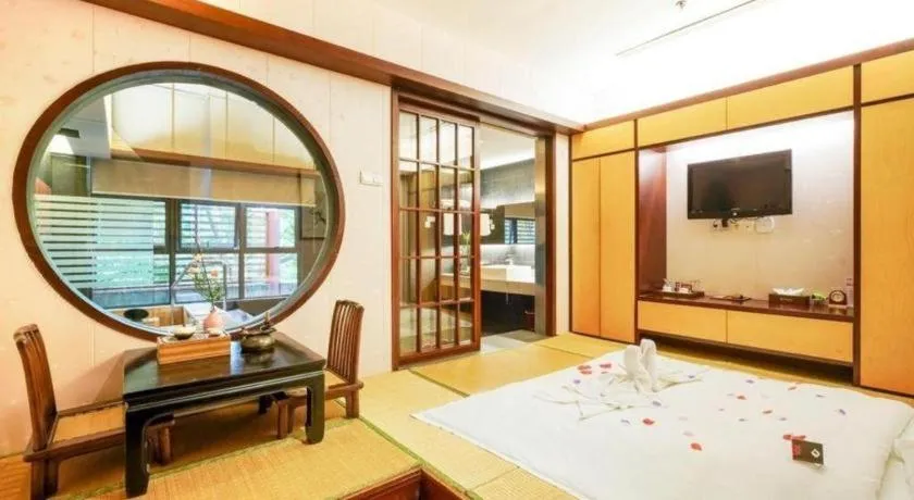 Bed in Suzhou Phoenix Hotspring Resort