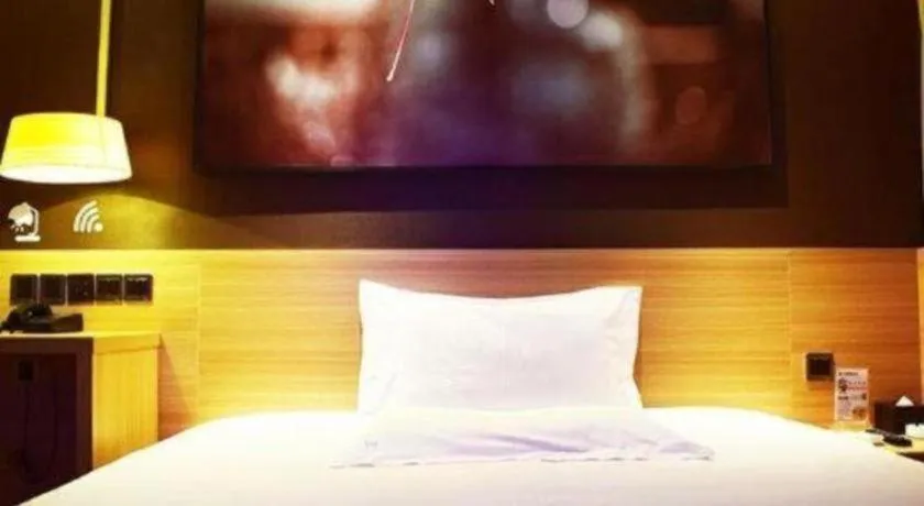Bed in IU Hotel Chengdu High-Tech Zone Longhu Times Street