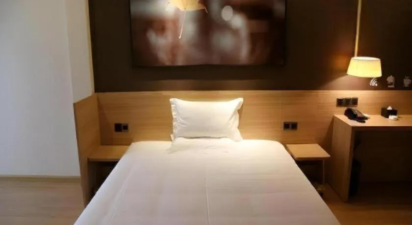 Bed in IU Hotel Chengdu High-Tech Zone Longhu Times Street