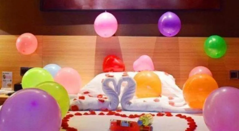 IU Hotel Chengdu High-Tech Zone Longhu Times Street