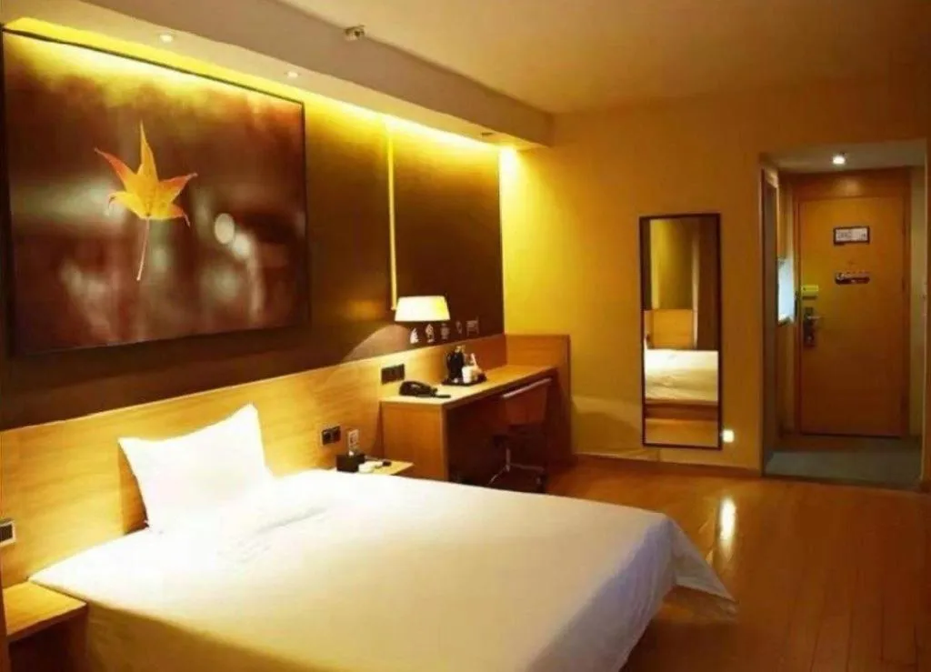 Bed in IU Hotel Chengdu High-Tech Zone Longhu Times Street