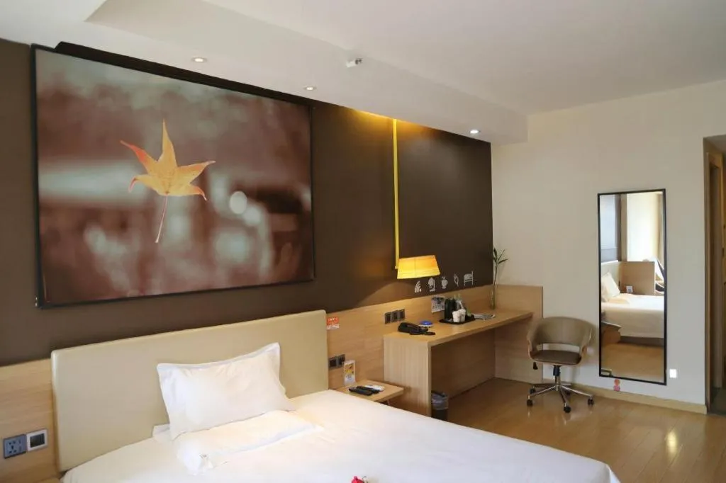 Bed in IU Hotel Chengdu High-Tech Zone Longhu Times Street