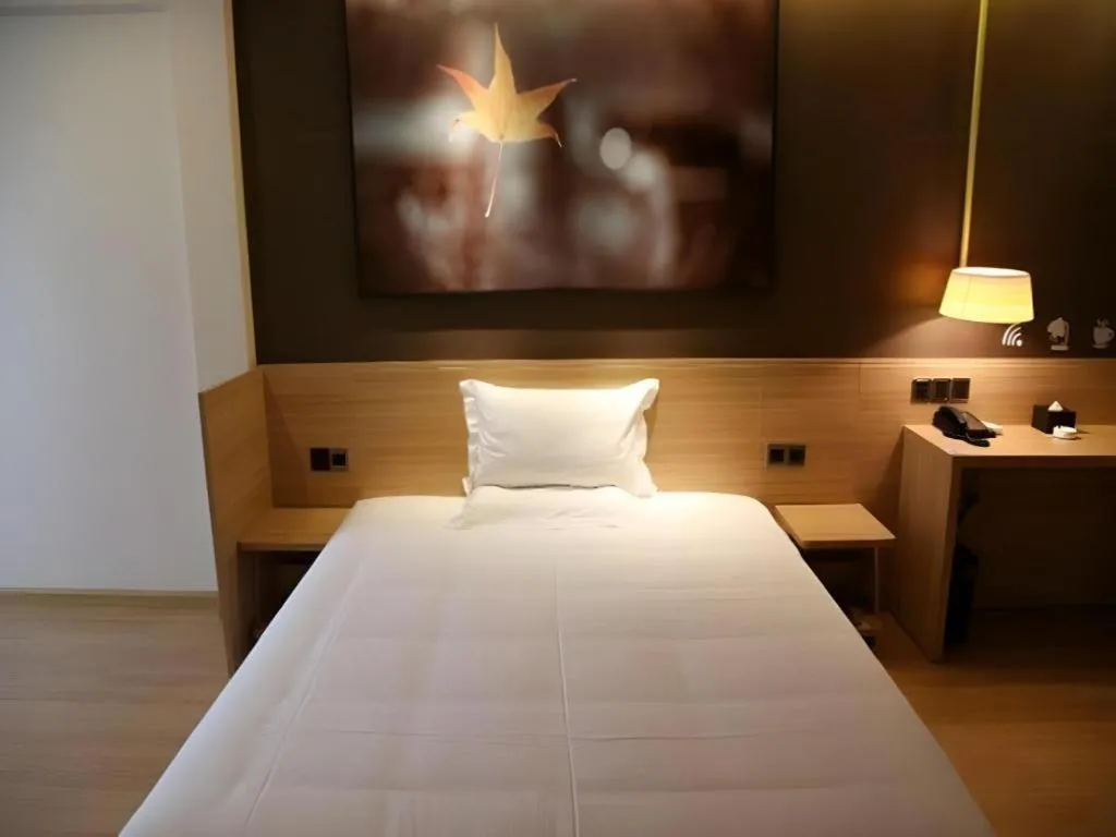 Bed in IU Hotel Chengdu High-Tech Zone Longhu Times Street