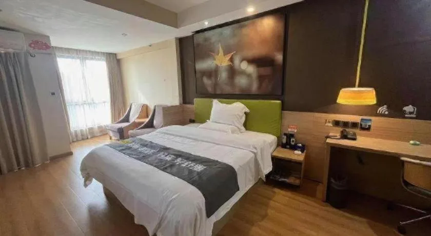 Bed in IU Hotel Chengdu High-Tech Zone Longhu Times Street