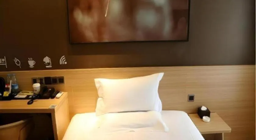 Bed in IU Hotel Chengdu High-Tech Zone Longhu Times Street