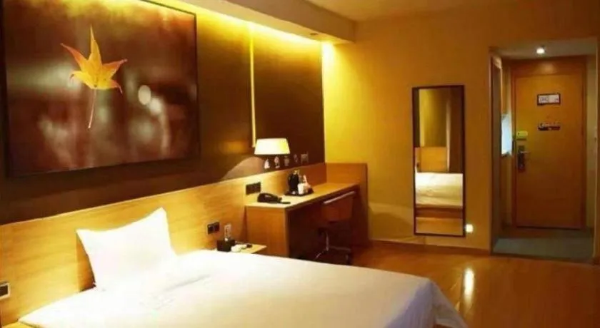Bed in IU Hotel Chengdu High-Tech Zone Longhu Times Street