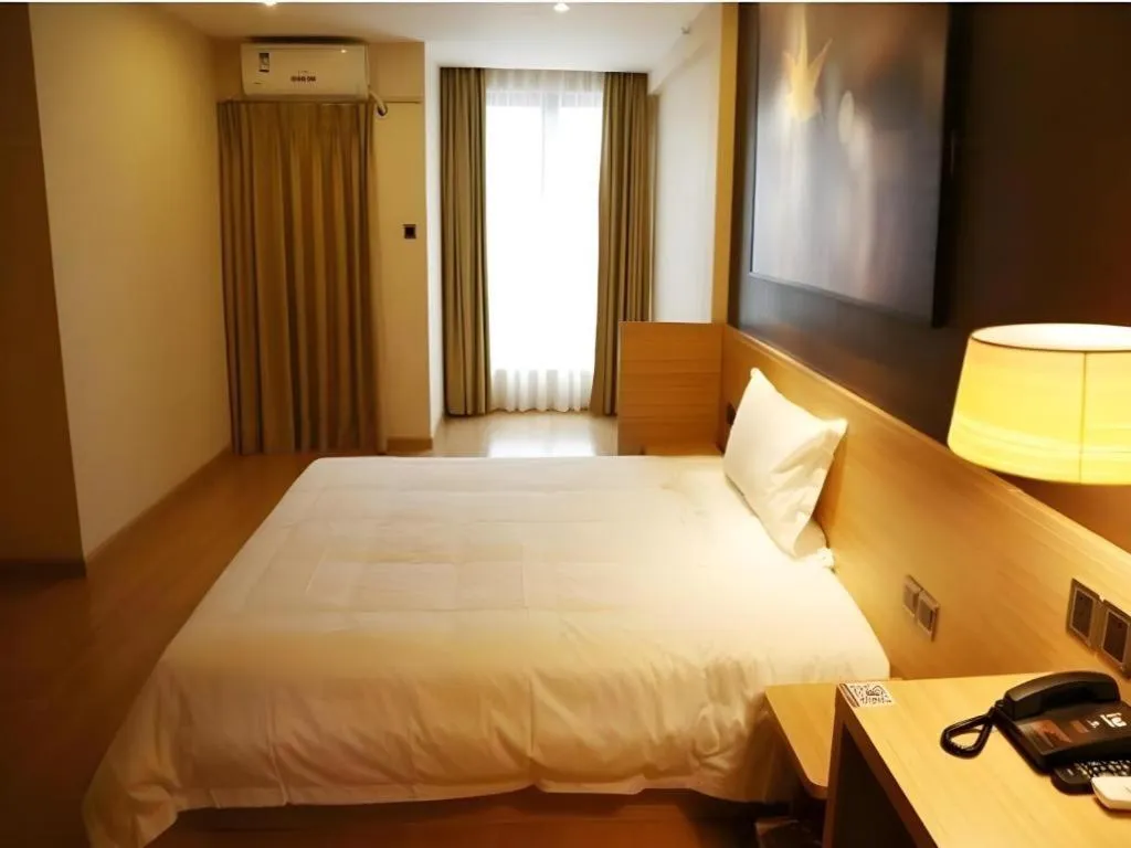 Bed in IU Hotel Chengdu High-Tech Zone Longhu Times Street