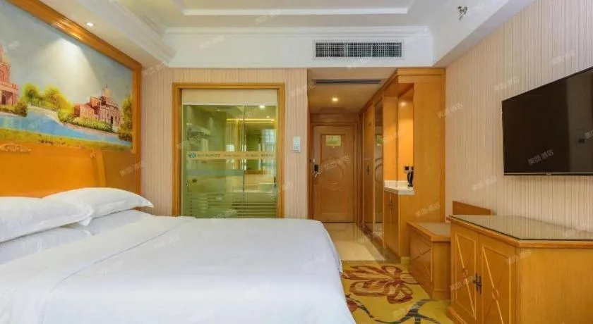 Bed in Vienna Hotel Guangxi Liuzhou Xijiang Vientiane City